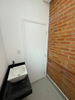 Casa Comercial para Locação com até 6 Salas, Piscina e 3 Vagas