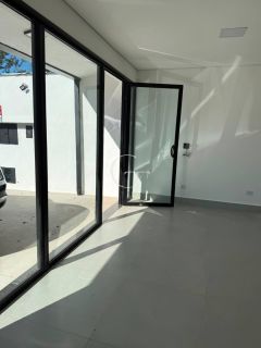 Casa Comercial para Locação com até 6 Salas, Piscina e 3 Vagas