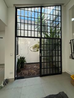 Casa Comercial para Locação com até 6 Salas, Piscina e 3 Vagas