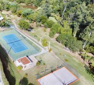 Casa térrea com piscina Condomínio Residencial Central Parque -Salto -SP