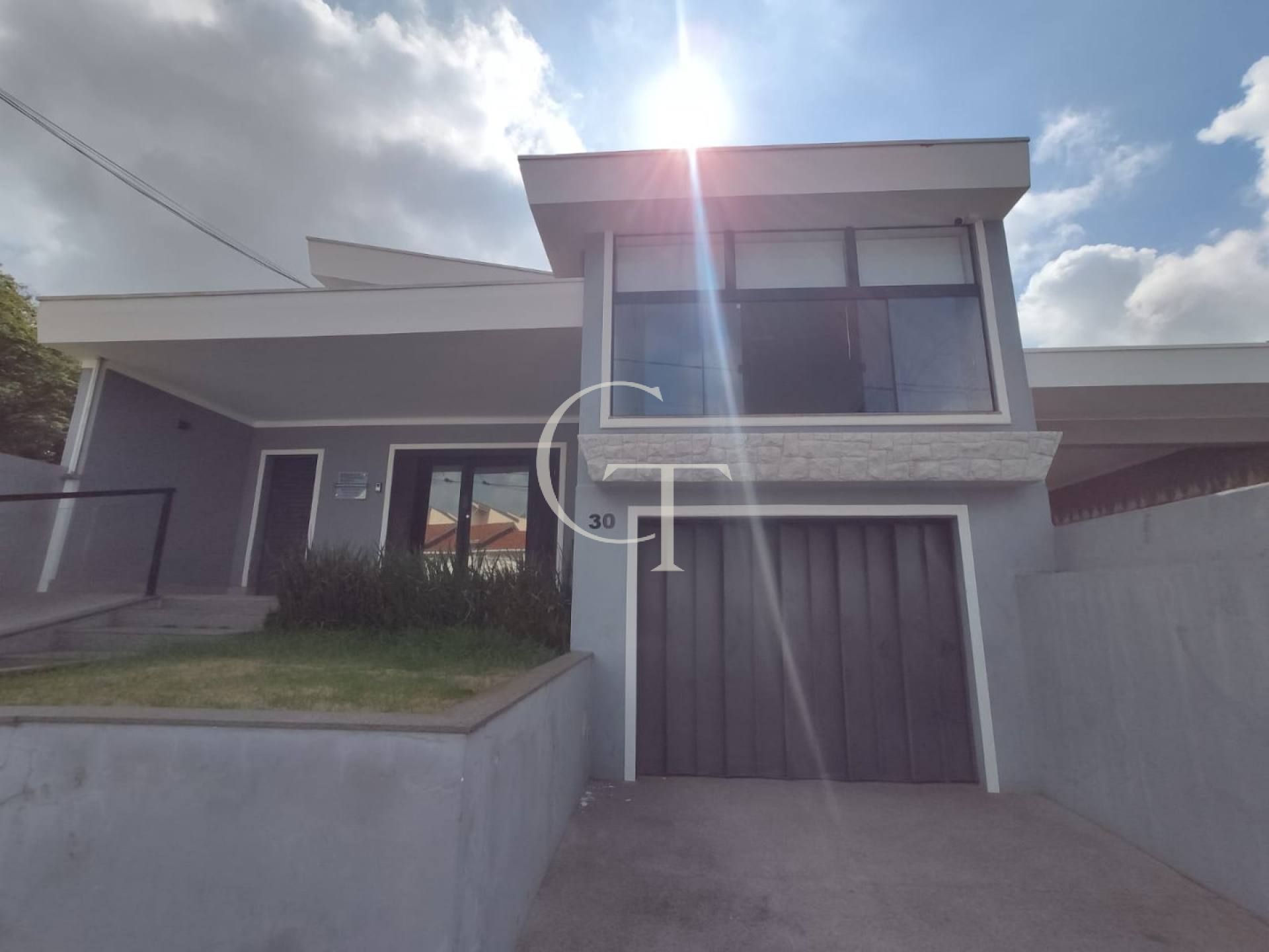 Casa Comercial Mobiliada para Locação no Bairro Brasil em Itu | Escritório Pronto com 5 Salas, Ar-Condicionado e Sistema de Segurança