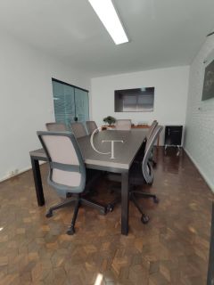 Casa Comercial Mobiliada para Locação no Bairro Brasil em Itu | Escritório Pronto com 5 Salas, Ar-Condicionado e Sistema de Segurança
