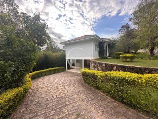 Casa para Alugar com 3 Quartos sendo 1 suíte | Piscina | Condomínio Chácaras Flora