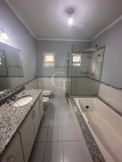 Casa para Alugar com 3 Quartos sendo 1 suíte | Piscina | Condomínio Chácaras Flora