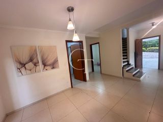 Casa para Alugar com 3 Quartos sendo 1 suíte | Piscina | Condomínio Chácaras Flora