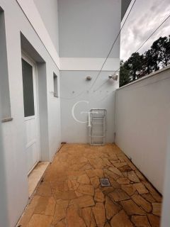 Casa para Alugar com 3 Quartos sendo 1 suíte | Piscina | Condomínio Chácaras Flora