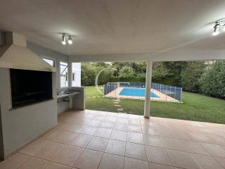 Casa para Alugar com 3 Quartos sendo 1 suíte | Piscina | Condomínio Chácaras Flora