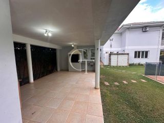 Casa para Alugar com 3 Quartos sendo 1 suíte | Piscina | Condomínio Chácaras Flora