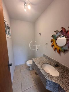 Casa para Alugar com 3 Quartos sendo 1 suíte | Piscina | Condomínio Chácaras Flora