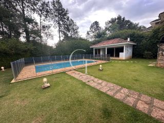 Casa para Alugar com 3 Quartos sendo 1 suíte | Piscina | Condomínio Chácaras Flora