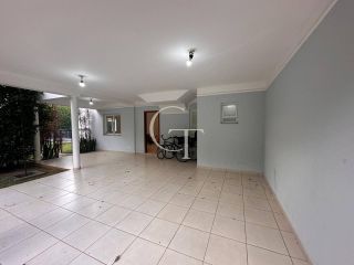Casa para Alugar com 3 Quartos sendo 1 suíte | Piscina | Condomínio Chácaras Flora