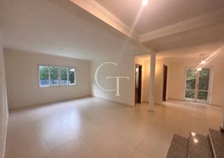 Casa para Alugar com 3 Quartos sendo 1 suíte | Piscina | Condomínio Chácaras Flora