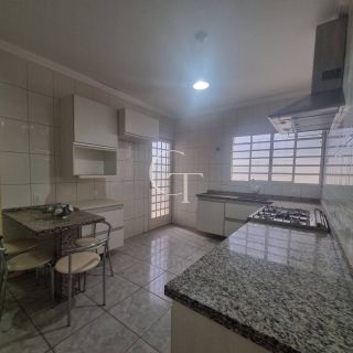 Casa Térrea à Venda