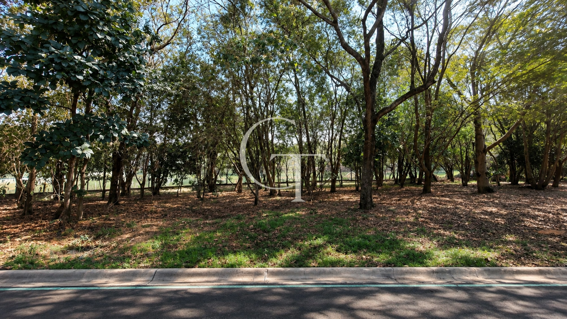  Lote fundo  para Mata no Condomínio Lagos D`Icaraí