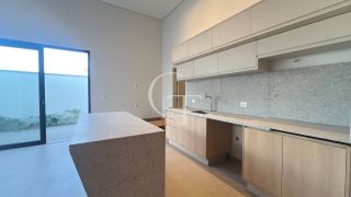 Casa Térrea à Venda no Condomínio Mont Blanc em Itu | 3 Suítes, Piscina e Esquina