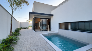 Casa Térrea à Venda no Condomínio Mont Blanc em Itu | 3 Suítes, Piscina e Esquina