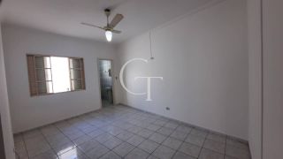 Casa para locacao com 3 Dormitórios, Suíte e 2 Vagas em Excelente Localização