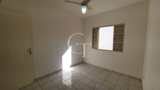 Casa para locacao com 3 Dormitórios, Suíte e 2 Vagas em Excelente Localização