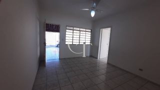 Casa para locacao com 3 Dormitórios, Suíte e 2 Vagas em Excelente Localização