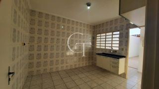 Casa para locacao com 3 Dormitórios, Suíte e 2 Vagas em Excelente Localização