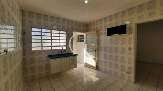 Casa para locacao com 3 Dormitórios, Suíte e 2 Vagas em Excelente Localização