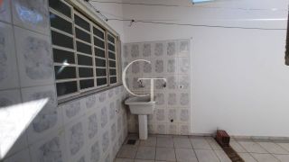 Casa para locacao com 3 Dormitórios, Suíte e 2 Vagas em Excelente Localização