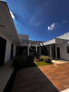 Casa térrea à venda no Campos de Santo Antônio II em Itu com 3 suítes, 320 m² e energia fotovoltaica
