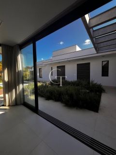 Casa térrea à venda no Campos de Santo Antônio II em Itu com 3 suítes, 320 m² e energia fotovoltaica