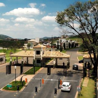 Casa térrea à venda no Campos de Santo Antônio II em Itu com 3 suítes, 320 m² e energia fotovoltaica