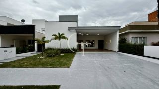 Casa térrea à venda no Residencial Central Parque em Salto/SP, com 3 dormitórios, energia solar e ambientes integrados.