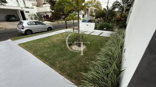 Casa térrea à venda no Residencial Central Parque em Salto/SP, com 3 dormitórios, energia solar e ambientes integrados.