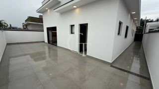 Casa térrea à venda no Residencial Central Parque em Salto/SP, com 3 dormitórios, energia solar e ambientes integrados.