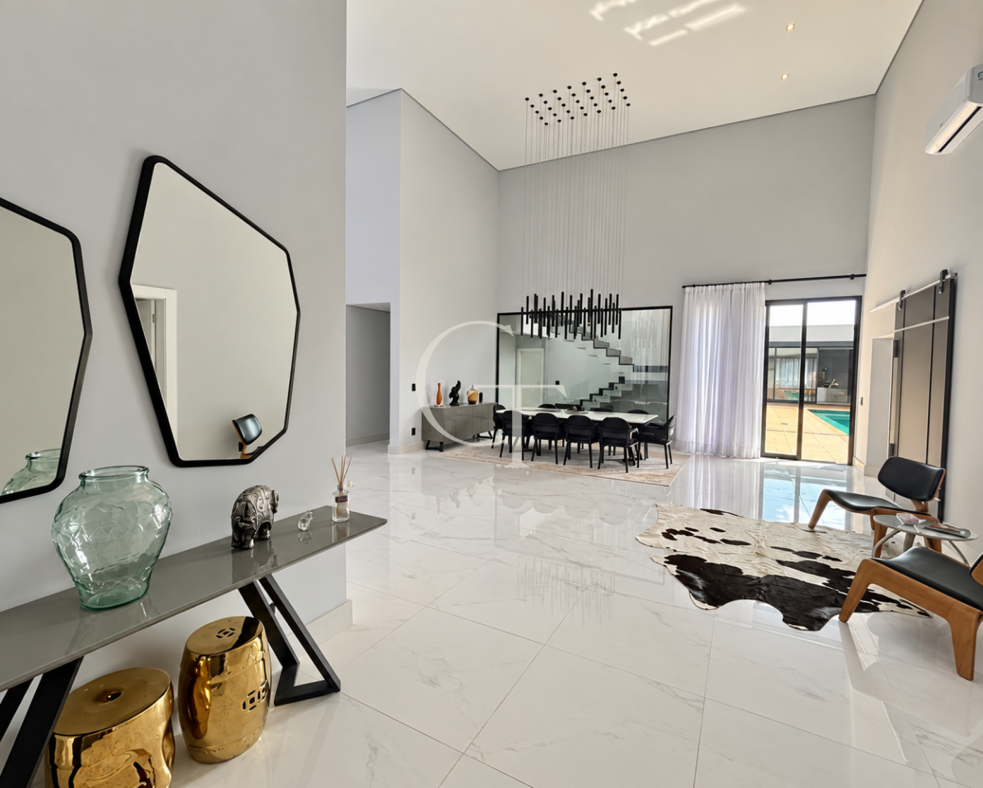 Casa de alto padrão à venda Mobiliada no Parque Xapada em Itu com 6 suítes, piscina, cinema e 740 m²