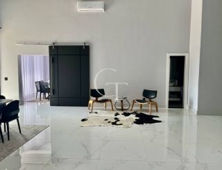 Casa de alto padrão à venda Mobiliada no Parque Xapada em Itu com 6 suítes, piscina, cinema e 740 m²