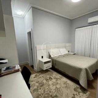 Casa de alto padrão à venda Mobiliada no Parque Xapada em Itu com 6 suítes, piscina, cinema e 740 m²