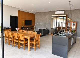 Casa de alto padrão à venda Mobiliada no Parque Xapada em Itu com 6 suítes, piscina, cinema e 740 m²