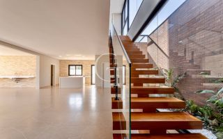 Casa à venda no Villas do Golfe em Itu com 4 suítes, elevador e piscina