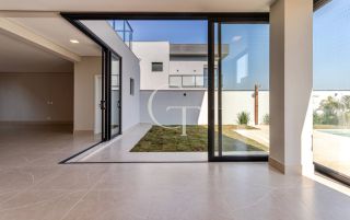 Casa à venda no Villas do Golfe em Itu com 4 suítes, elevador e piscina