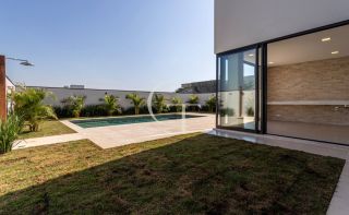 Casa à venda no Villas do Golfe em Itu com 4 suítes, elevador e piscina