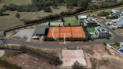 Casa à venda no Villas do Golfe em Itu com 4 suítes, elevador e piscina