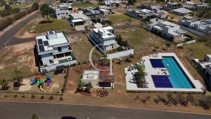 Casa à venda no Villas do Golfe em Itu com 4 suítes, elevador e piscina