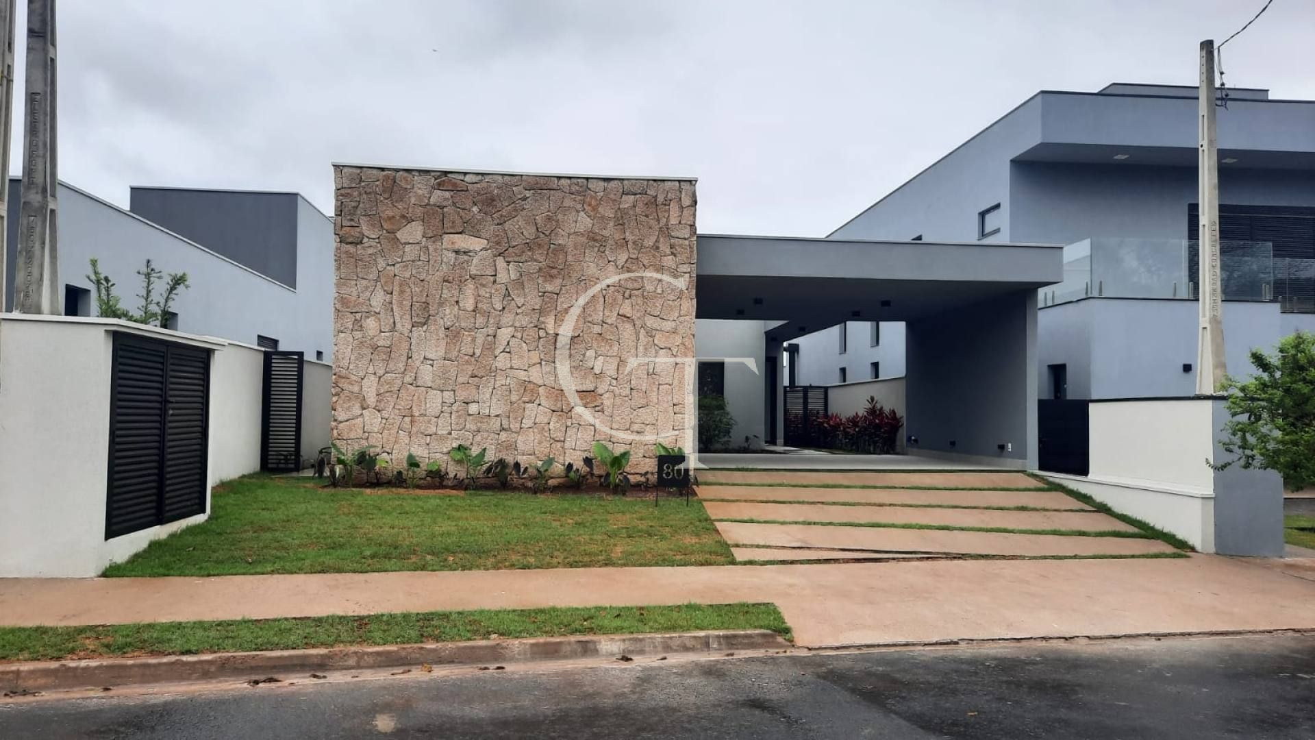 Casa no Condomínio Reserva Saint Paul para vender com 3 suítes e piscina