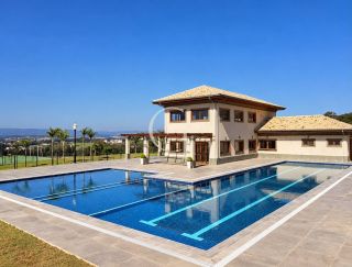 Casa à Venda no Fazenda Serra Azul II em Itupeva | 5 Suítes, Piscina e Vista para Área de Preservação
