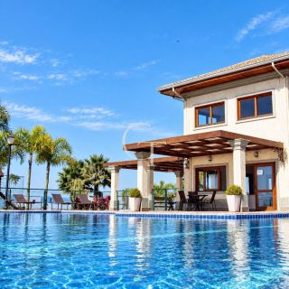 Casa à Venda no Fazenda Serra Azul II em Itupeva | 5 Suítes, Piscina e Vista para Área de Preservação
