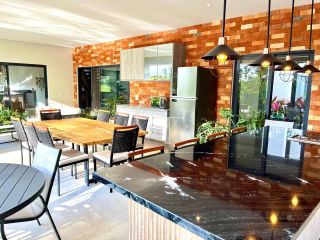 Casa de alto padrão com 5 suítes, piscina e área verde Condomínio Terras De São José II