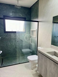 Casa de alto padrão com 5 suítes, piscina e área verde Condomínio Terras De São José II