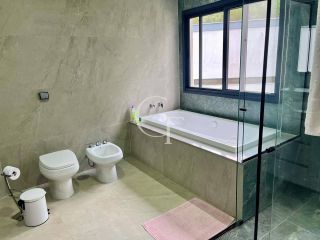 Casa de alto padrão com 5 suítes, piscina e área verde Condomínio Terras De São José II