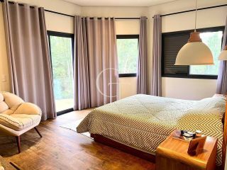 Casa de alto padrão com 5 suítes, piscina e área verde Condomínio Terras De São José II