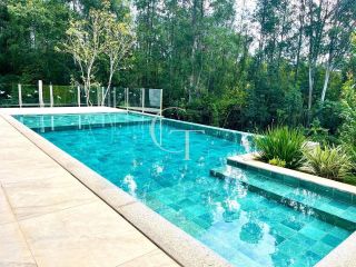 Casa de alto padrão com 5 suítes, piscina e área verde Condomínio Terras De São José II