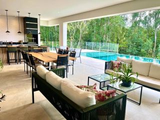 Casa de alto padrão com 5 suítes, piscina e área verde Condomínio Terras De São José II